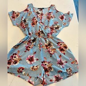Beautiful floral romper by One Clothing . XS